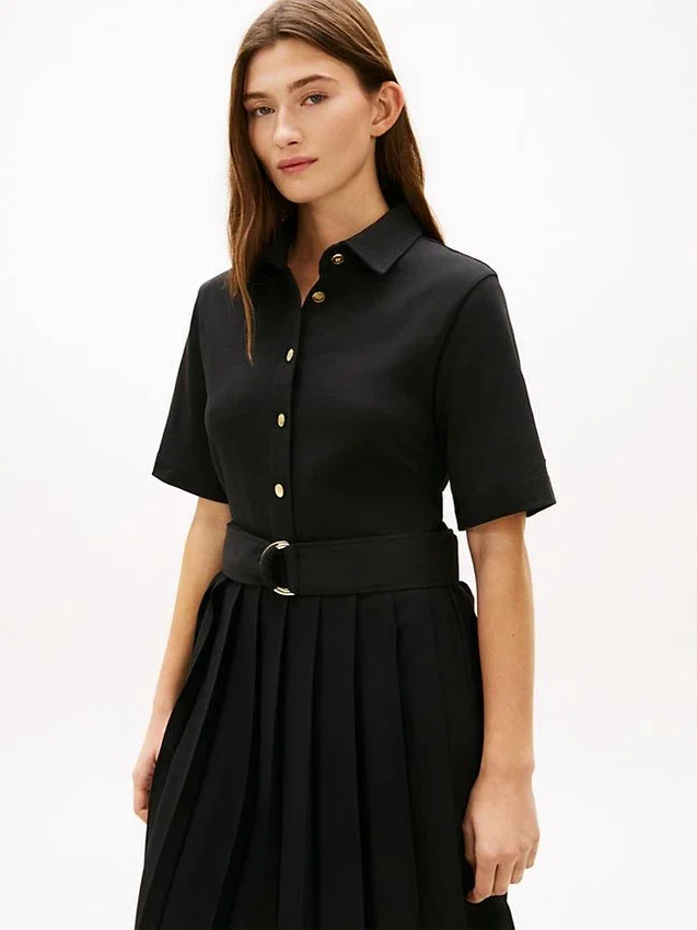 Midi-Kleid aus verschiedenen Materialien mit Plissee Midi-Kleid aus verschiedenen Materialien mit Plissee