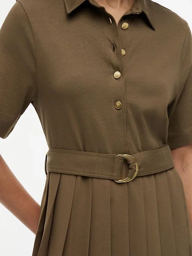 Midi-Kleid aus verschiedenen Materialien mit Plissee Midi-Kleid aus verschiedenen Materialien mit Plissee