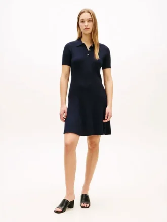 Mini-Polo-Kleid aus Rippstrick mit goldenen Knöpfen