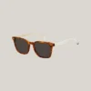 Moderne Sonnenbrille im Prep-Stil Moderne Sonnenbrille im Prep-Stil