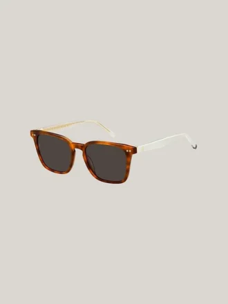 Moderne Sonnenbrille im Prep-Stil Moderne Sonnenbrille im Prep-Stil