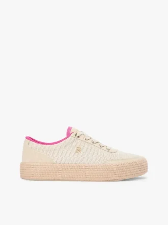Plateausneaker aus Canvas mit gemischter Textur Plateausneaker aus Canvas mit gemischter Textur