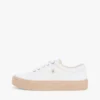 Plateausneaker aus Canvas mit gemischter Textur Plateausneaker aus Canvas mit gemischter Textur
