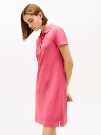 Polo-Kleid aus Stretch-Baumwolle in klassischer Passform Polo-Kleid aus Stretch-Baumwolle in klassischer Passform