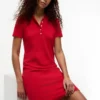 Polo-Kleid aus Stretch-Baumwolle in klassischer Passform Polo-Kleid aus Stretch-Baumwolle in klassischer Passform