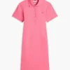 Polo-Kleid aus Stretch-Baumwolle in klassischer Passform Polo-Kleid aus Stretch-Baumwolle in klassischer Passform