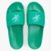 Pool-Slides mit gesticktem Schriftzug-Monogramm Pool-Slides mit gesticktem Schriftzug-Monogramm