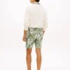 Regular Fit 7″ Shorts mit tropischem Print Regular Fit 7″ Shorts mit tropischem Print