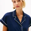 Schlafanzug-Set mit kontrastfarbenen Säumen an den Shorts Schlafanzug-Set mit kontrastfarbenen Säumen an den Shorts