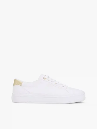Sneaker aus Canvas mit Metallic-Akzenten Sneaker aus Canvas mit Metallic-Akzenten