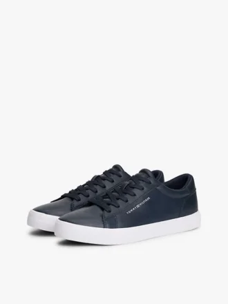 Sneaker im Court-Stil mit Metallic-Logo und genarbter Oberfläche Sneaker im Court-Stil mit Metallic-Logo und genarbter Oberfläche