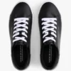 Sneaker im Court-Stil mit Metallic-Logo und genarbter Oberfläche