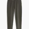 Stückgefärbte, konisch zulaufende Leinenhose