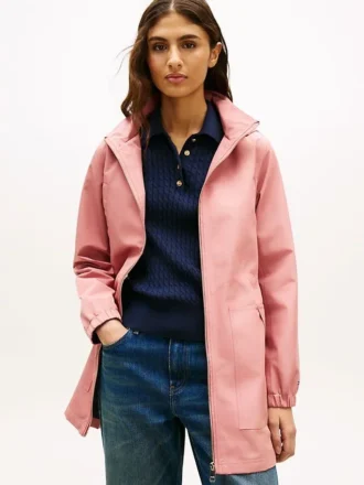 Sturmjacke mit Kapuze Sturmjacke mit Kapuze