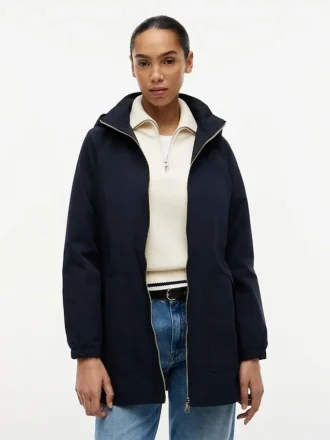 Sturmjacke mit Kapuze Sturmjacke mit Kapuze