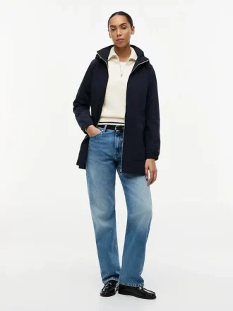 Sturmjacke mit Kapuze Sturmjacke mit Kapuze