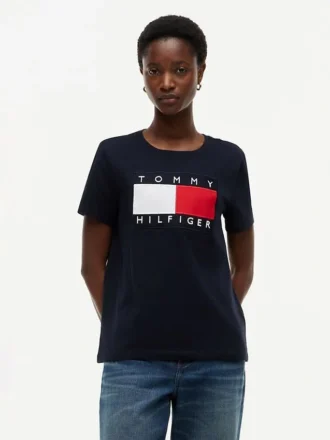 t shirt mit grossem flaggenlogo 1 7 330x440 - T-Shirt mit gro&szlig;em Flaggenlogo