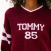 Tommy Jeans 85 Varsity-Pullover mit V-Ausschnitt Tommy Jeans 85 Varsity-Pullover mit V-Ausschnitt