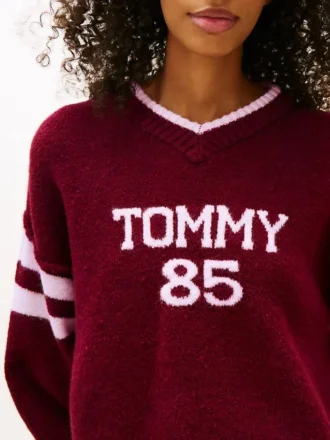 Tommy Jeans 85 Varsity-Pullover mit V-Ausschnitt Tommy Jeans 85 Varsity-Pullover mit V-Ausschnitt
