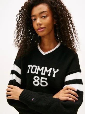 Tommy Jeans 85 Varsity-Pullover mit V-Ausschnitt Tommy Jeans 85 Varsity-Pullover mit V-Ausschnitt